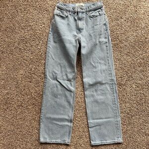 Abercrombie & Fitch High Rise The 90s Relaxed Jean